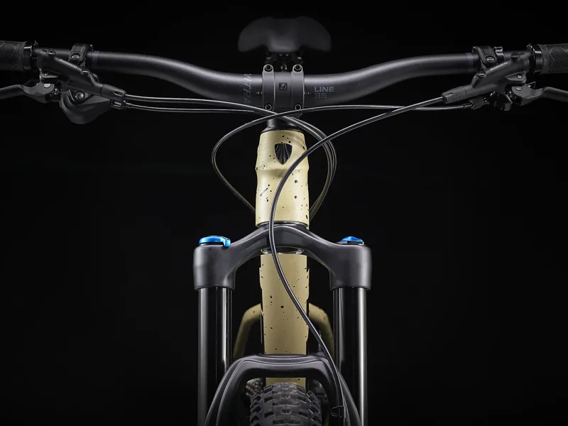 TREK Roscoe 9 Hardtail Mountain Bike in Matte Quicksand-4